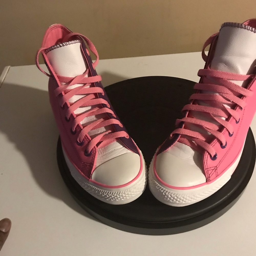 Tennis shoes